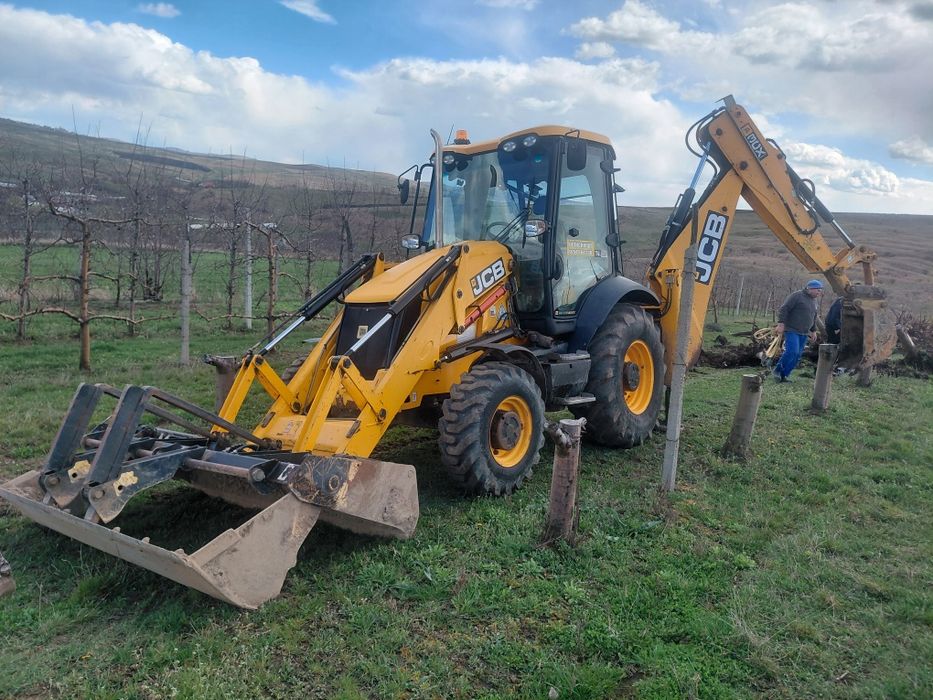 Buldoexcavator de închiriat!
