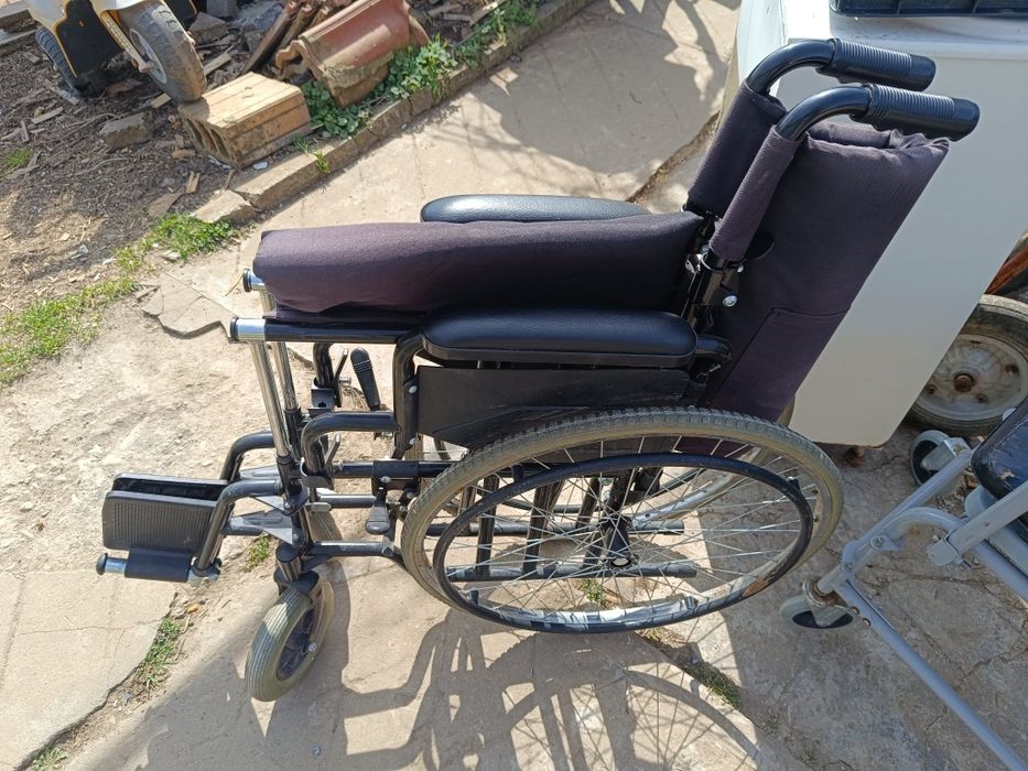 Инвалидна количка и тоалетен стол!