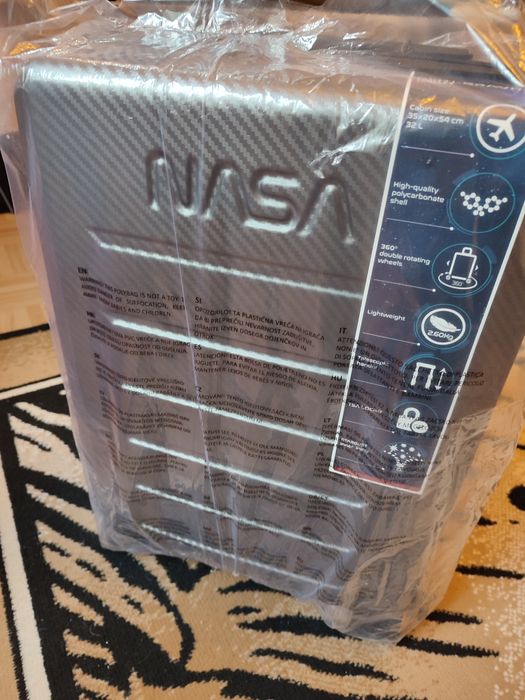 Чисто нов КУФАР С КОЛЕЛЦА NASA, ултра лек, поликарбонат, размер S