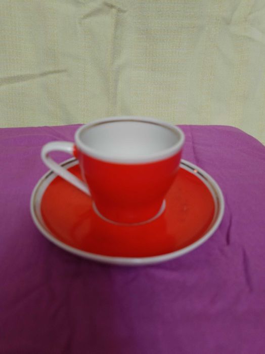 Тарелки разные, чайник, кофейная пара