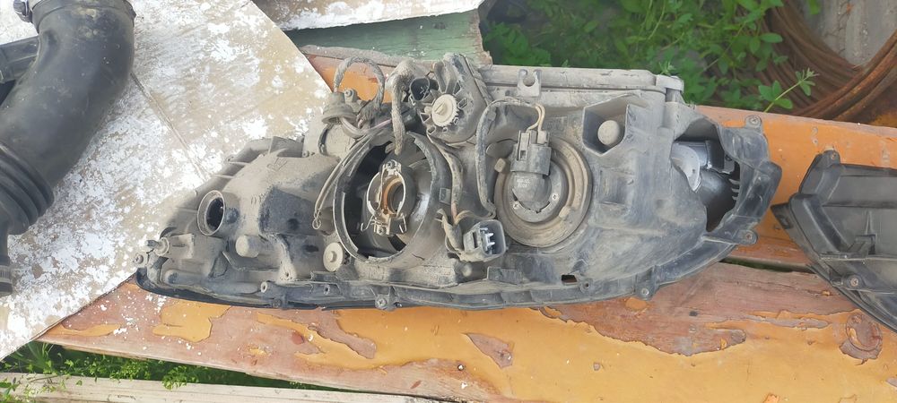 Фара на Субару оутбак