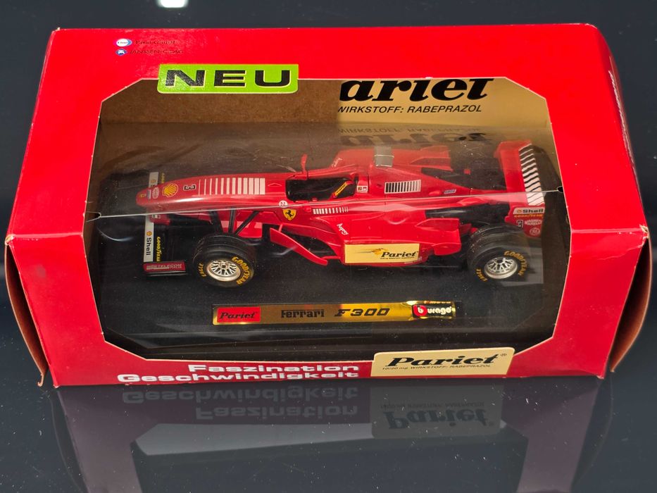 Macheta Auto 1/24 Burago Ferrari F300 Formula 1 F1