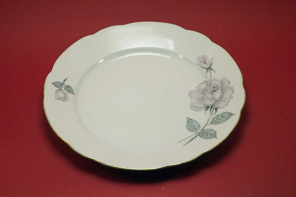 4 тарелки "Ветка розы" Тонкий Чехословацкий фарфор.