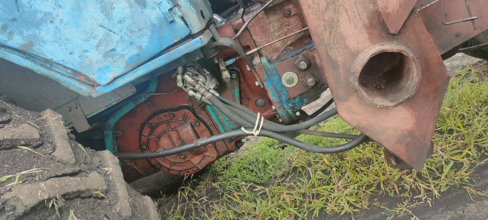 Продам трактор в комплекте сельхоз агригаты