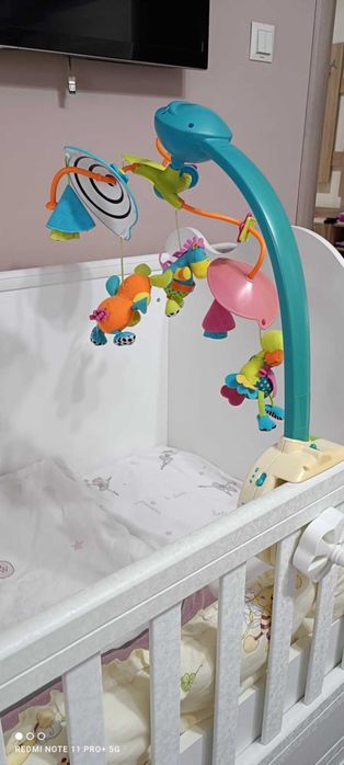 Играчка за легло на батерии