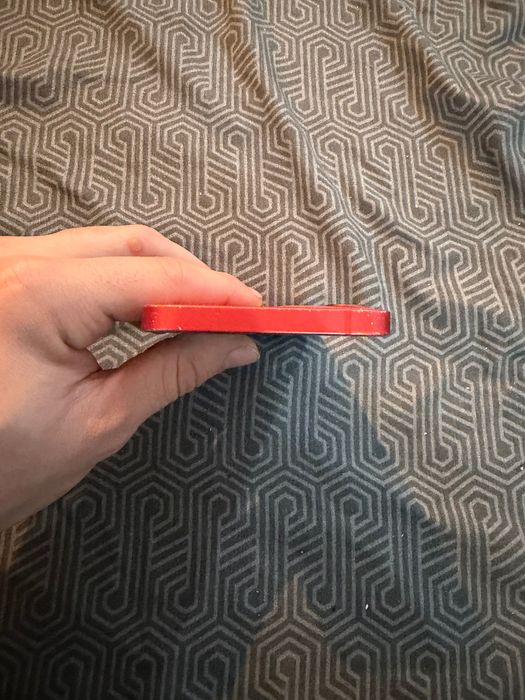 iPhone 12 de color rosu