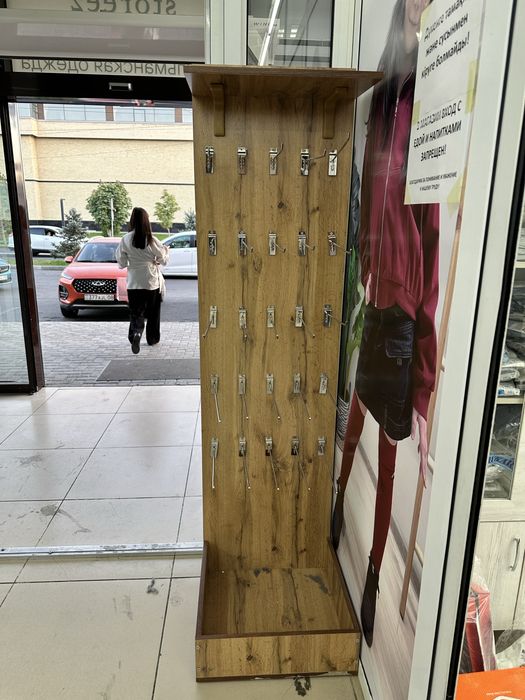Продается полка для продажи носков