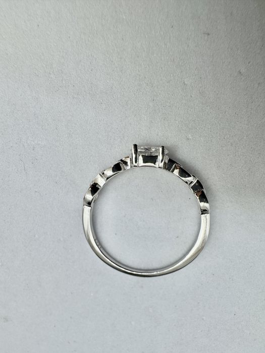 Сребърен пръстен с мойсанит (диамант) 0.5 карата