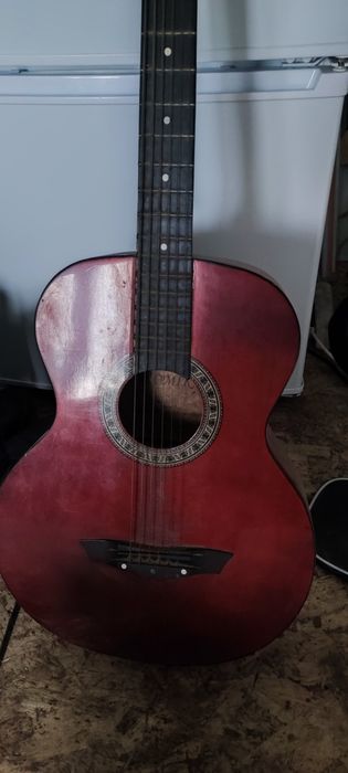 Продам гитару 6 струнную