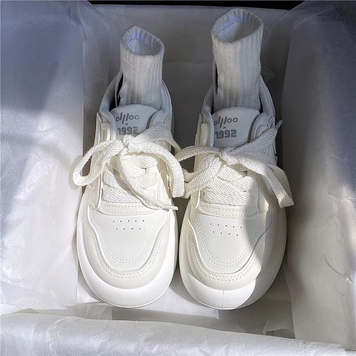 Женские кроссовки