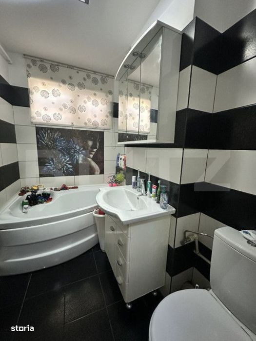 Apartament 3 camere, 68 mp, zona Dezrobirii