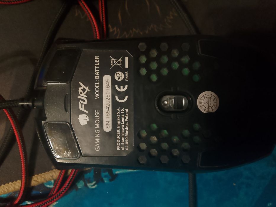 Продавам Fury мишка