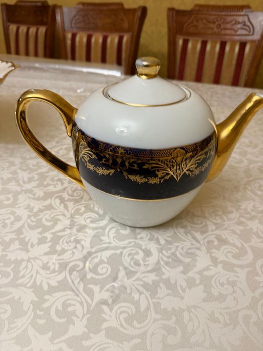 Чайник фарфоровый