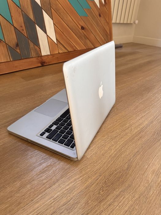 Macbook pro 13.3   150.000 тг