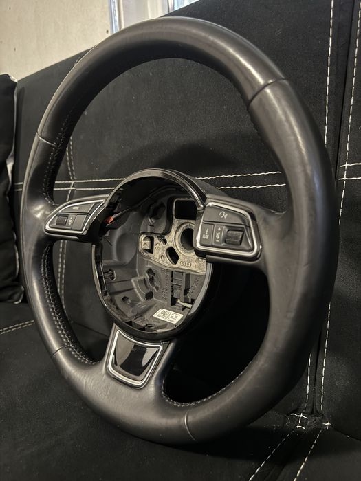 Оригинален мулти волан от Audi A4 B8.5 (БЕЗ ЕЪРБЕГ)
