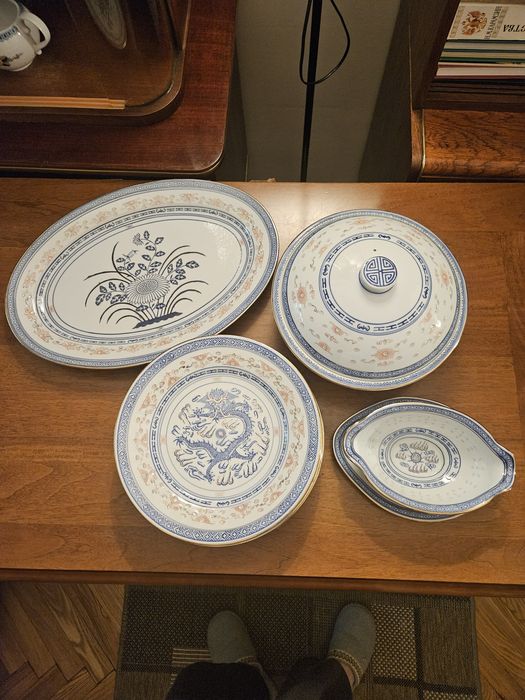 Столовый сервиз на 6 персон. Рисовый фарфор.