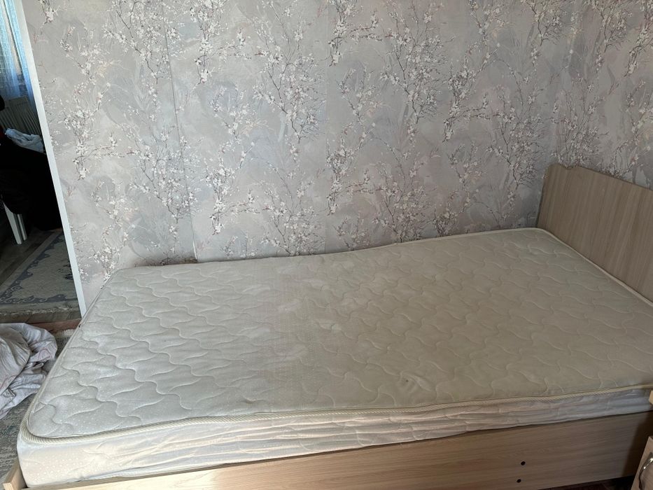Продам кровать 1×2