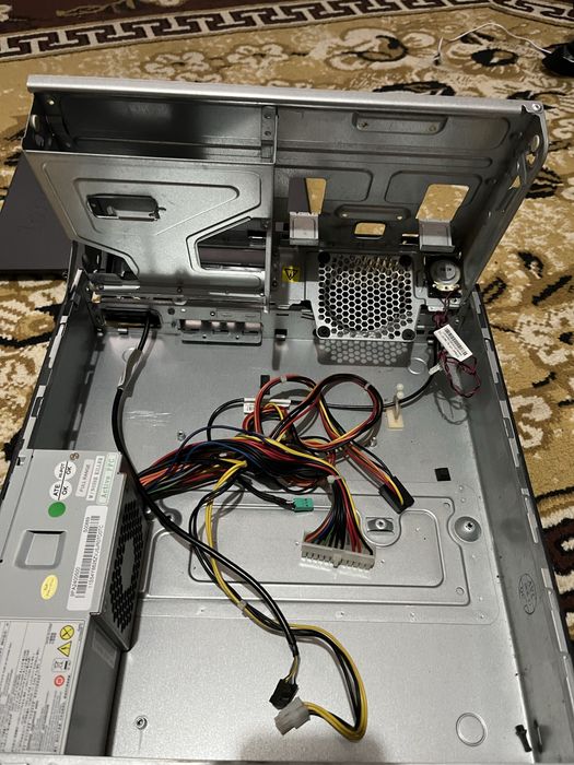 Carcasa pc lenovo thinkcentre cu sursa de 240w