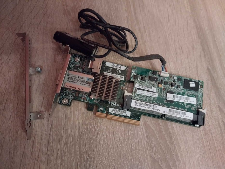 Продавам оригинален HP 633537-001 Smart Array P222 RAID контролер