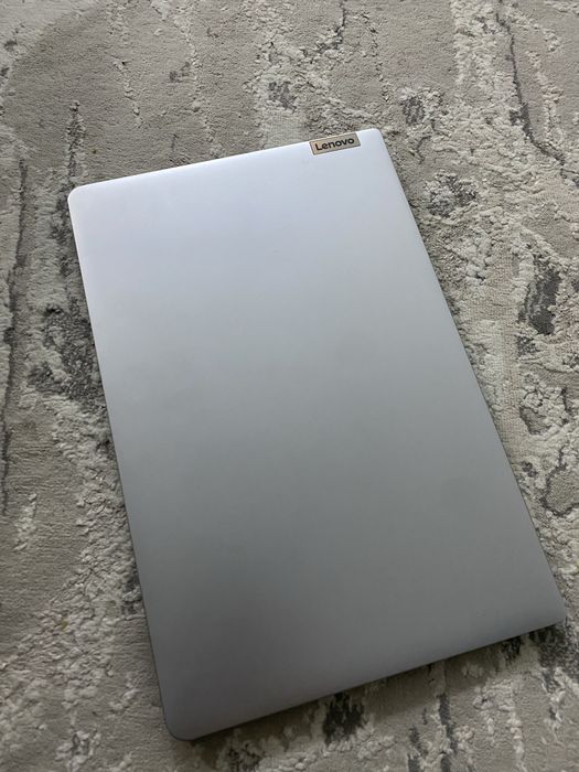 Lenovo ideapad1i с чехолом