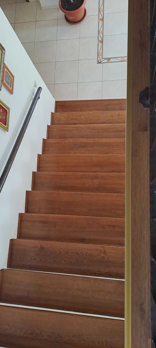 Trepte scări lemn masiv