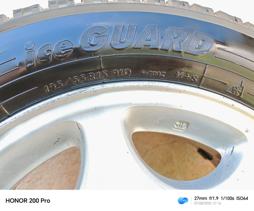 Продам диски с резиной на шипах на Субару