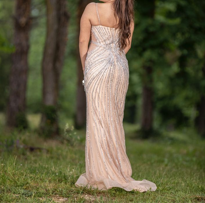 Елегантна бална рокля в бежов цвят