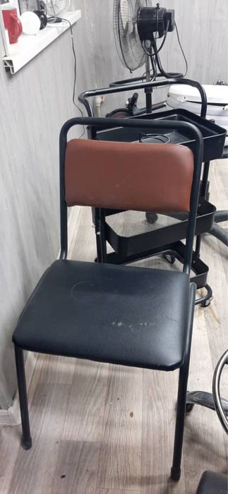 Парикмахерская кресло и Адмисратор стол