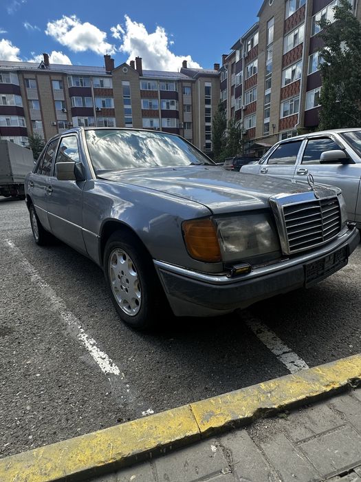 Срочно продам W124 E200