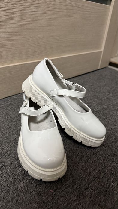Продам детскую обувь