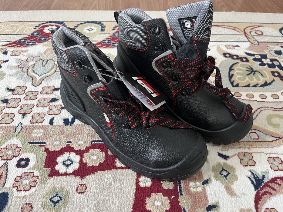 Ботинки         .