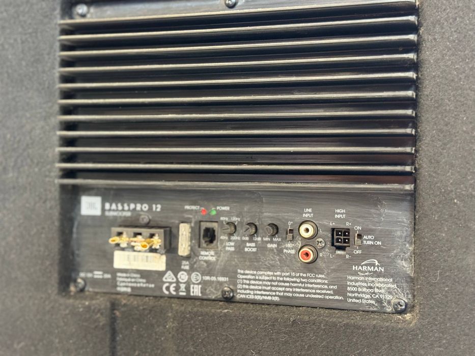 Сабвуфер JBL BassPro 12