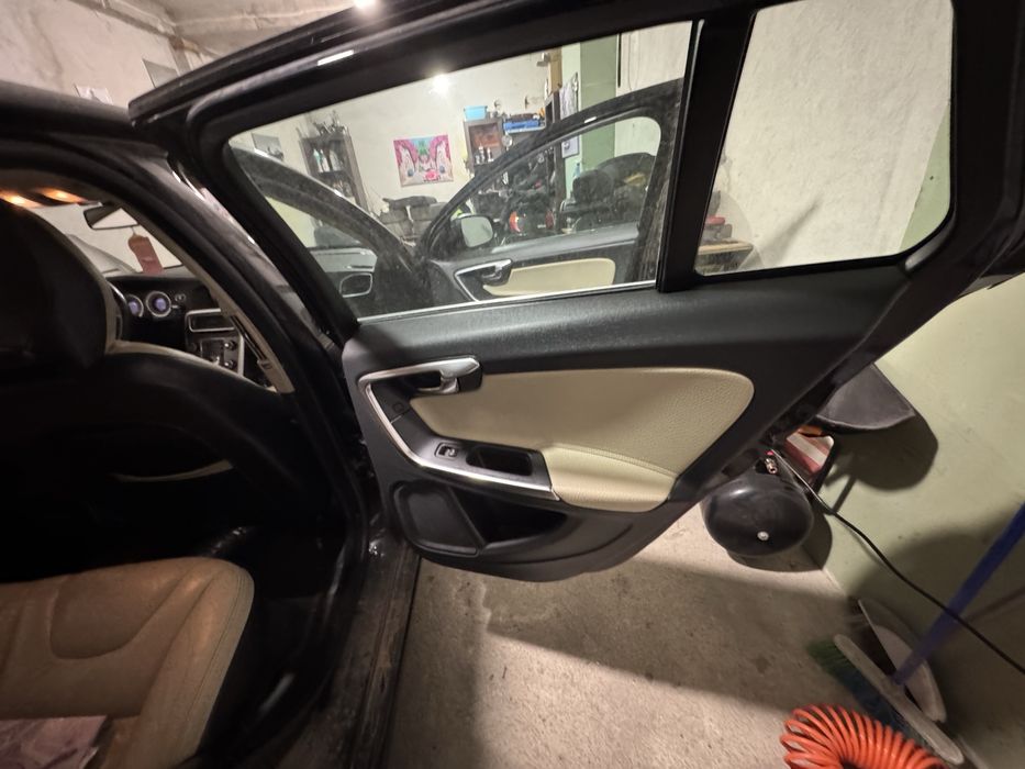 Ел. Салон за Volvo V60 2011