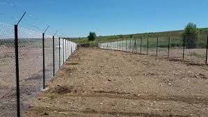 Împrejurim terenuri cu garduri porți din plasa burdurata