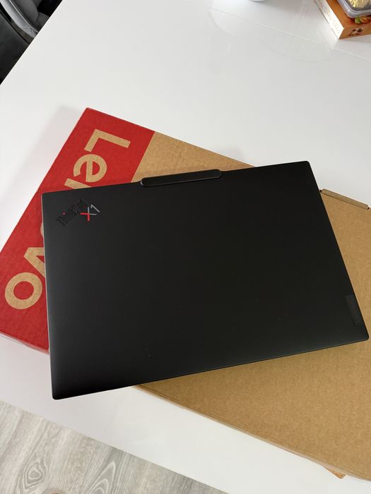 Lenovo ThinkPad X1 Carbon Gen 13 - Intel Core Ultra 7 255U - 1TB/32GB