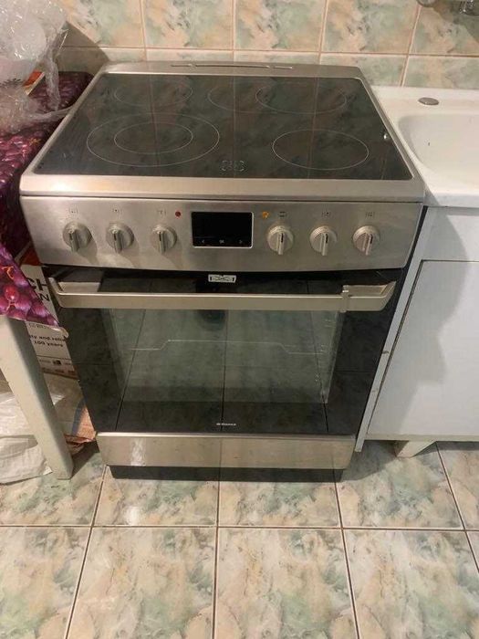 Vand mobila de sufragerie in stare foarte buna si  dulap cu doua usi.