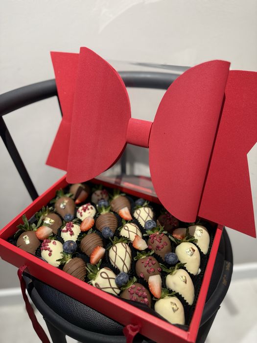 Цветы/клубника в шоколаде