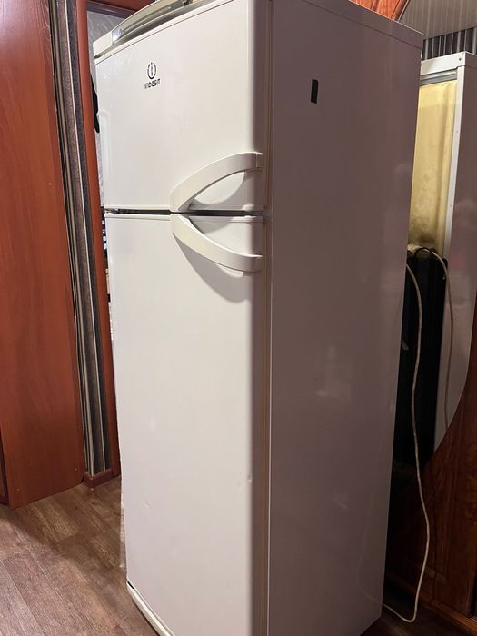 Продам холодильник 10000