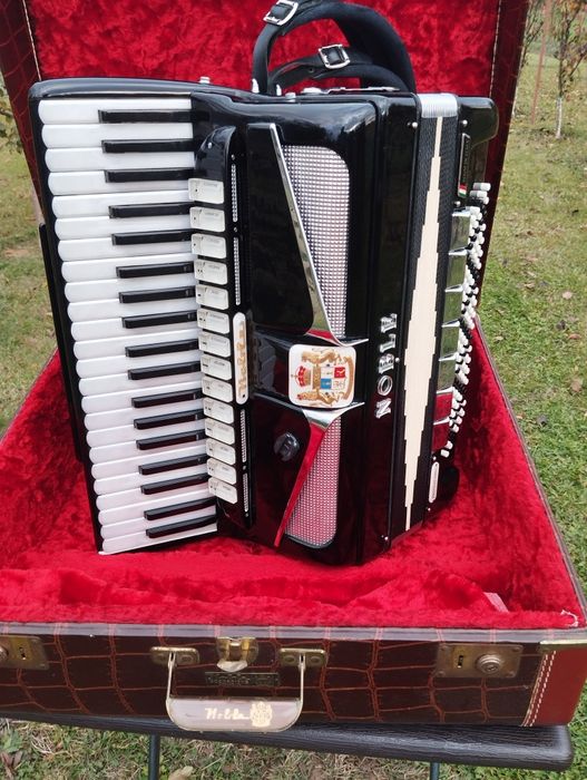 Vând Acordeon italian Noble, 120 basi