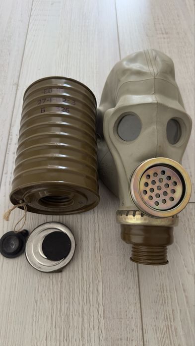 Противогаз почти новый