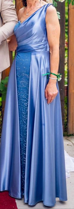 Официална рокля