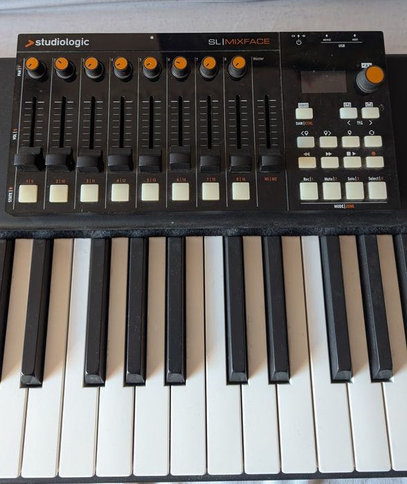 Controller Midi Studiologic SL88Studio