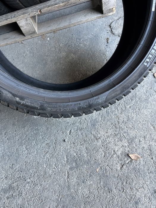 4 anvelope iarna 225/40/19+255/35/19 Pirelli Runflat 2020!