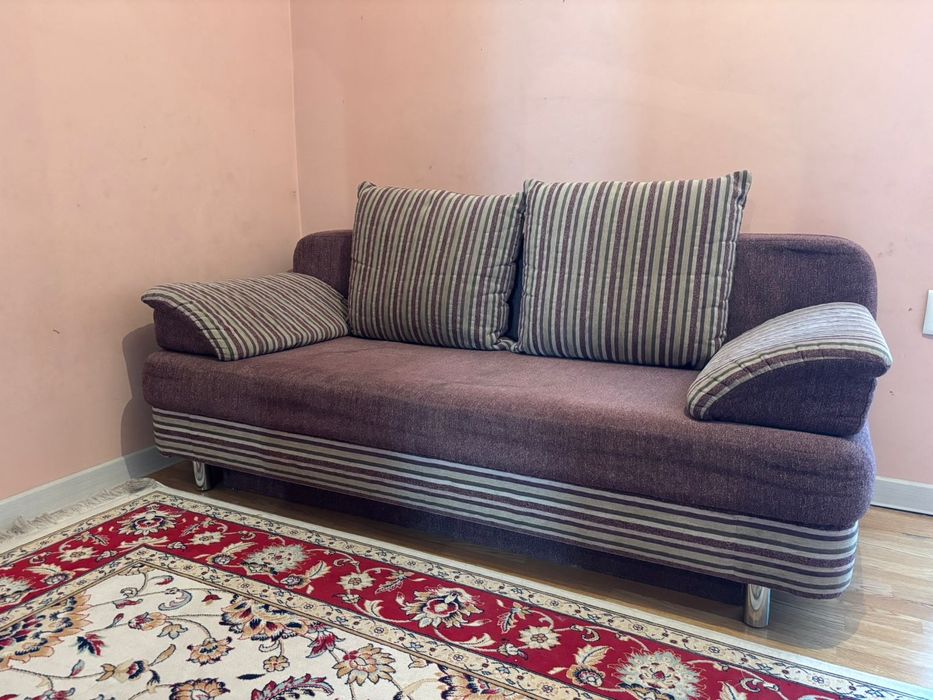 Продам фабричный диван