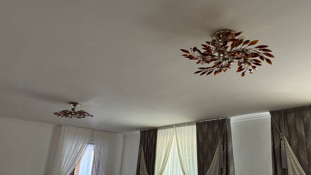 Продам люстры хрустальные