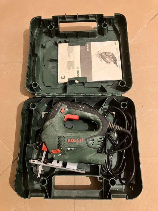 Электролобзик Bosch PST 700 E