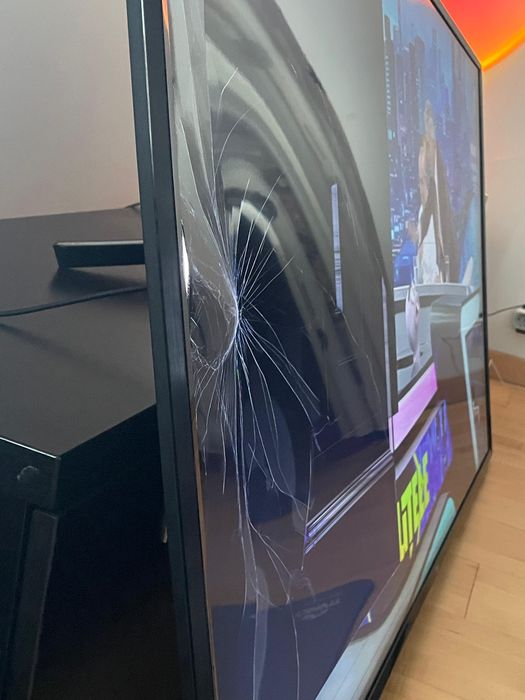 Televizor LG diag. 165 cm ecran spart