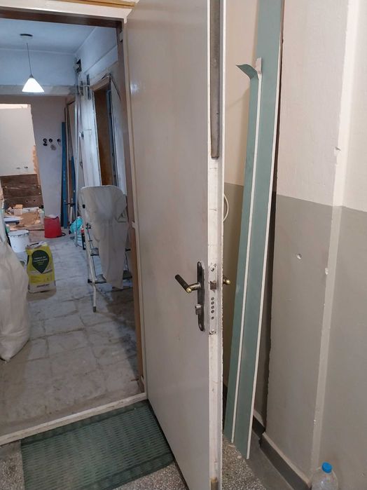 Метална входна врата