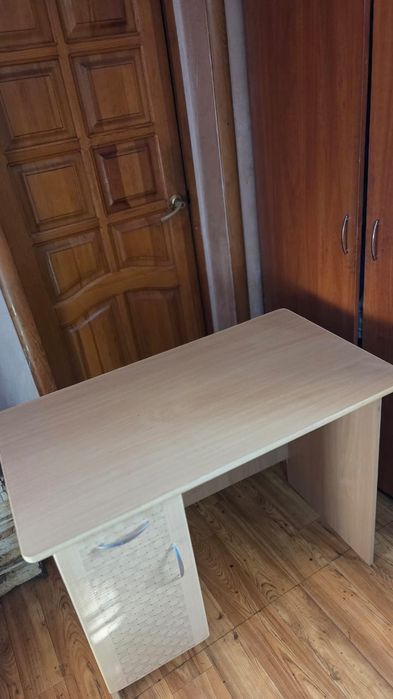 Продам стол ученический