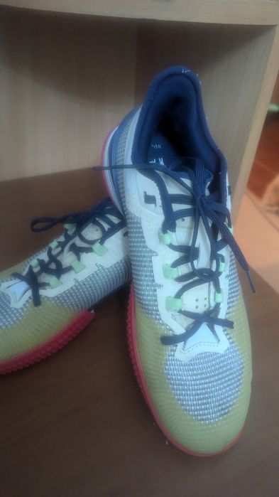 Продам брендовые мужские кроссы-,оригинал